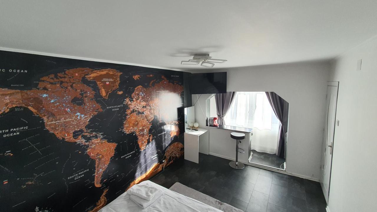 Studio Six Continents Petroşani Екстериор снимка